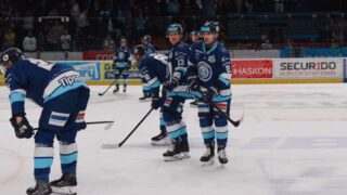 SME VO FINÁLE! TRETÍKRÁT PO SEBE 🏒
A s tým už tradične venujeme obľúbenú skladbu nášmu prezidentovi Miroslavovi Kováčikovi! 🫶🏼
„TAK MY UŽ JDEME DO FINÁLE ...“
#hknitra #finale #playoff #tipsportliga #hokej